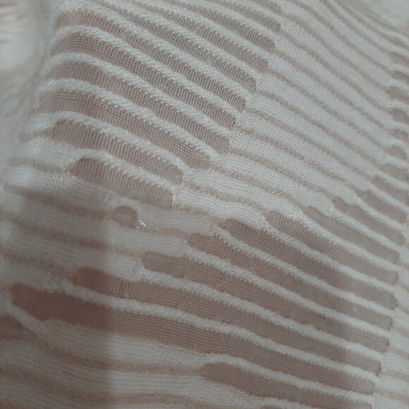 FREE WITH PURCHASE Boho minimalist sheer knit sleeveless texture top - Picture 13 of 13